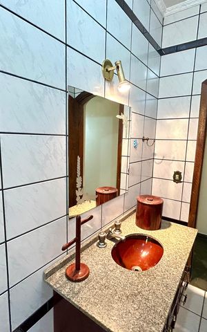 Casa para alugar com 180m², 3 quartos e 2 vagas Casa para alugar com 180m², 3 quartos e 2 vagasBanheiro 1