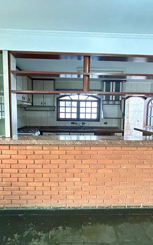 Casa para alugar com 180m², 3 quartos e 2 vagas Casa para alugar com 180m², 3 quartos e 2 vagasCopa