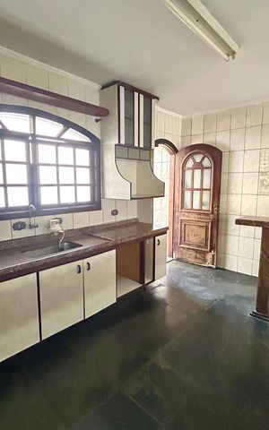 Casa para alugar com 180m², 3 quartos e 2 vagas Casa para alugar com 180m², 3 quartos e 2 vagasCozinha