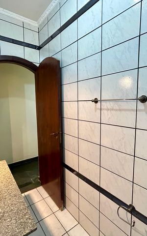 Casa para alugar com 180m², 3 quartos e 2 vagas Casa para alugar com 180m², 3 quartos e 2 vagasBanheiro 1