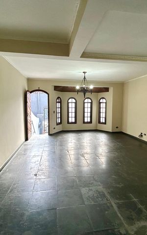 Casa para alugar com 180m², 3 quartos e 2 vagas Casa para alugar com 180m², 3 quartos e 2 vagasSala