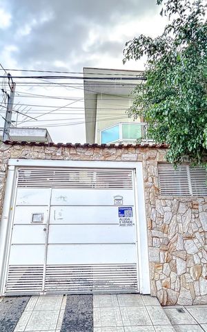 Casa à venda com 133m², 3 quartos e 4 vagasFachada com Plaquinha