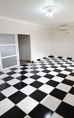 Casa à venda com 250m², 3 quartos e 6 vagasSala 1