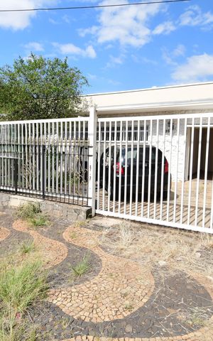 Casa à venda com 250m², 3 quartos e 6 vagasFachada