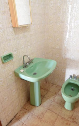 Casa à venda com 250m², 3 quartos e 6 vagasBanheiro de serviço
