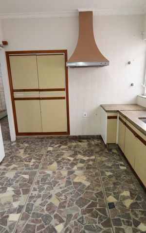 Casa à venda com 250m², 3 quartos e 6 vagasCozinha