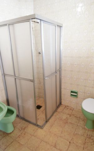 Casa à venda com 250m², 3 quartos e 6 vagasBanheiro de serviço