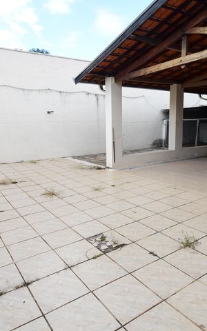 Casa à venda com 250m², 3 quartos e 6 vagasQuintal