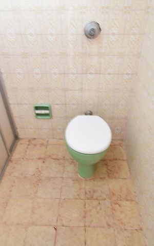 Casa à venda com 250m², 3 quartos e 6 vagasBanheiro de serviço