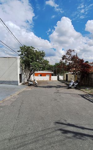 Casa à venda com 200m², 3 quartos e 2 vagas Casa à venda com 200m², 3 quartos e 2 vagasVista da Rua