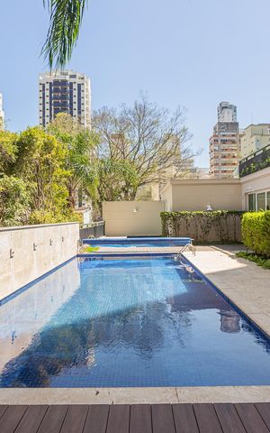 Apartamento à venda com 233m², 3 quartos e 4 vagas Apartamento à venda com 233m², 3 quartos e 4 vagasPiscina
