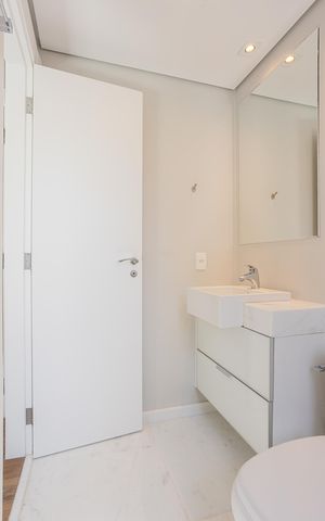 Apartamento à venda com 233m², 3 quartos e 4 vagas Apartamento à venda com 233m², 3 quartos e 4 vagasBanheiro da Suíte 1