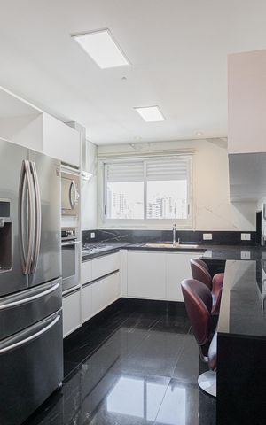 Apartamento à venda com 233m², 3 quartos e 4 vagas Apartamento à venda com 233m², 3 quartos e 4 vagasCozinha