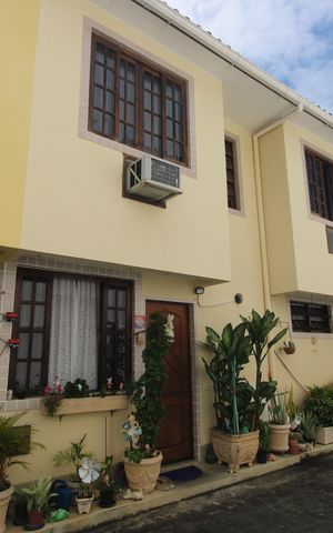 Casa de condomínio à venda com 61m², 2 quartos e 1 vagaFrente da casa