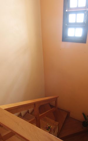 Casa de condomínio à venda com 61m², 2 quartos e 1 vagaEscada