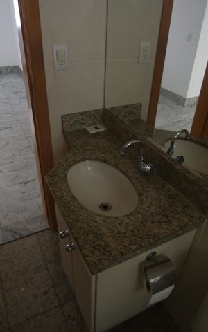 Apartamento para alugar com 95m², 3 quartos e 2 vagasBanheiro