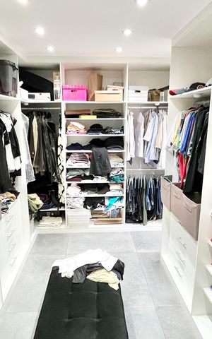 Apartamento à venda com 260m², 3 quartos e 4 vagasCloset da suíte 2