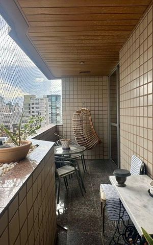 Apartamento à venda com 170m², 4 quartos e 3 vagas Apartamento à venda com 170m², 4 quartos e 3 vagasVaranda