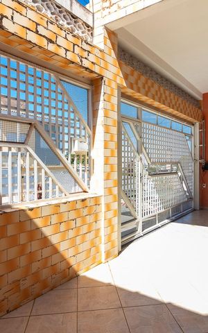 Casa à venda com 150m², 3 quartos e 2 vagasGaragem