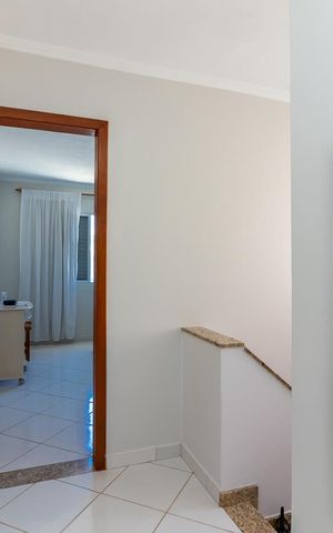 Casa à venda com 150m², 3 quartos e 2 vagasCorredor dos Quartos