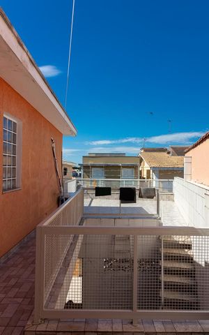Casa à venda com 150m², 3 quartos e 2 vagasVaranda 