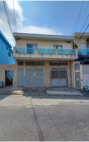 Casa à venda com 300m², 4 quartos e 4 vagas Casa à venda com 300m², 4 quartos e 4 vagasFachada
