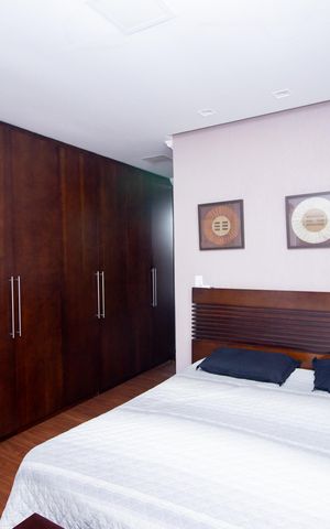 Casa à venda com 370m², 4 quartos e 4 vagas Casa à venda com 370m², 4 quartos e 4 vagasQuarto Suíte