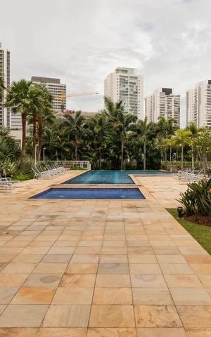 Apartamento à venda com 283m², 4 quartos e 3 vagas Apartamento à venda com 283m², 4 quartos e 3 vagasÁrea comum - Piscina