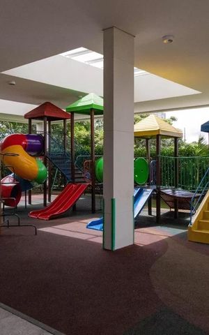 Apartamento à venda com 283m², 4 quartos e 3 vagas Apartamento à venda com 283m², 4 quartos e 3 vagasÁrea comum - Playground