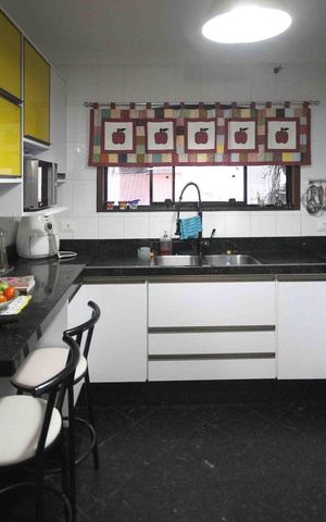 Casa à venda com 250m², 3 quartos e 6 vagas