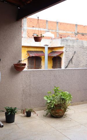 Casa à venda com 172m², 3 quartos e 3 vagasVaranda quarto 1