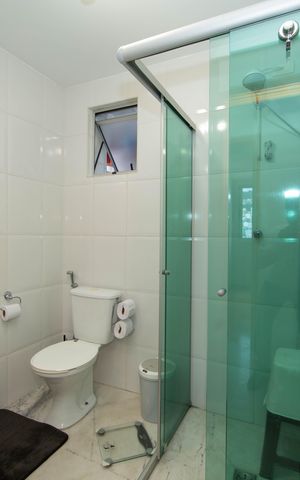 Apartamento à venda com 200m², 3 quartos e 4 vagas Apartamento à venda com 200m², 3 quartos e 4 vagasBANHEIRO1
