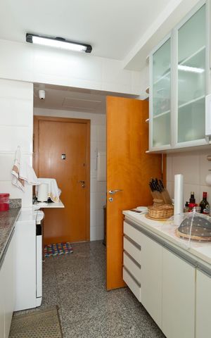 Apartamento à venda com 200m², 3 quartos e 4 vagas Apartamento à venda com 200m², 3 quartos e 4 vagasCOZINHA