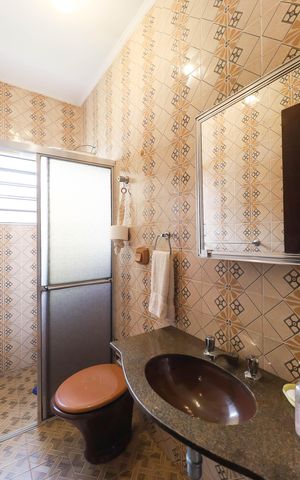 Casa à venda com 312m², 3 quartos e 7 vagas Casa à venda com 312m², 3 quartos e 7 vagasBanheiro social