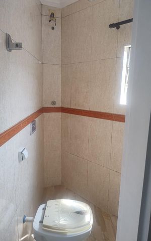 Casa para alugar com 180m², 2 quartos e 1 vaga Casa para alugar com 180m², 2 quartos e 1 vagaBanheiro