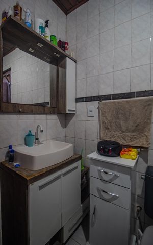 Casa à venda com 90m², 3 quartos e sem vaga Casa à venda com 90m², 3 quartos e sem vagaBanheiro