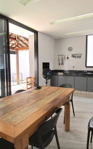 Casa de condomínio à venda com 204m², 4 quartos e 4 vagas