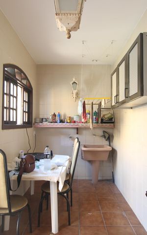 Casa à venda com 360m², 4 quartos e 2 vagasÁrea de serviço
