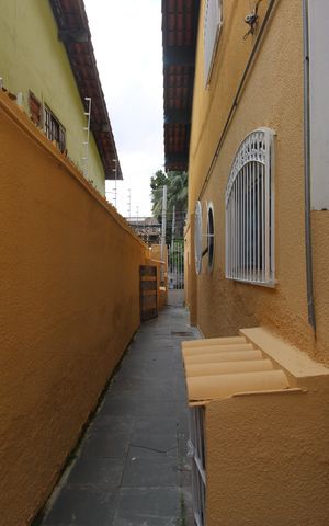 Casa à venda com 360m², 4 quartos e 2 vagasLateral da casa