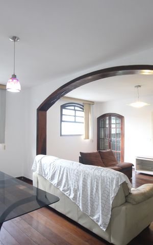 Casa à venda com 360m², 4 quartos e 2 vagasSala