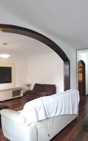 Casa à venda com 360m², 4 quartos e 2 vagasSala
