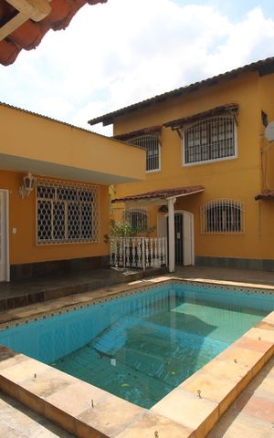 Casa à venda com 360m², 4 quartos e 2 vagasQuintal - Piscina