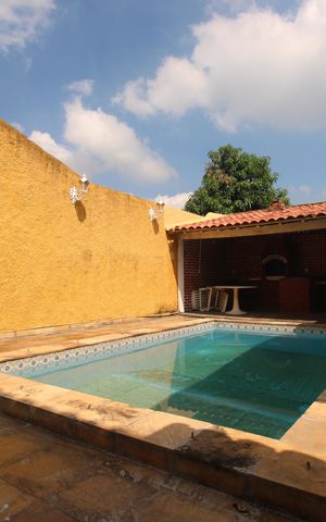 Casa à venda com 360m², 4 quartos e 2 vagasQuintal - Piscina