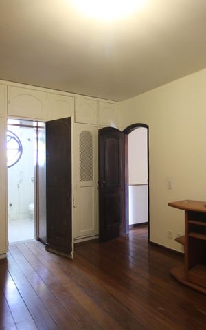 Casa à venda com 360m², 4 quartos e 2 vagasSuíte 2