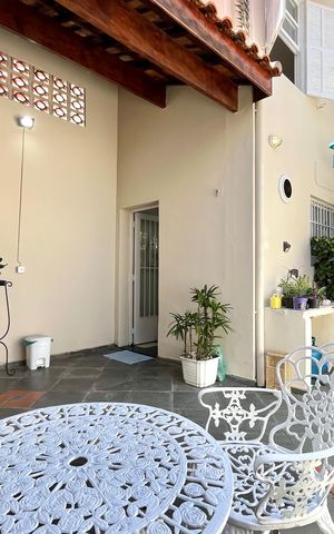 Casa à venda com 134m², 3 quartos e 3 vagas Casa à venda com 134m², 3 quartos e 3 vagasÁrea externa