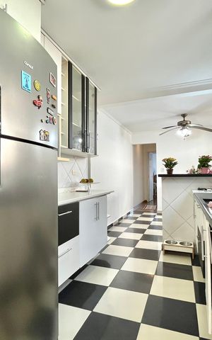 Casa à venda com 134m², 3 quartos e 3 vagas Casa à venda com 134m², 3 quartos e 3 vagasCozinha