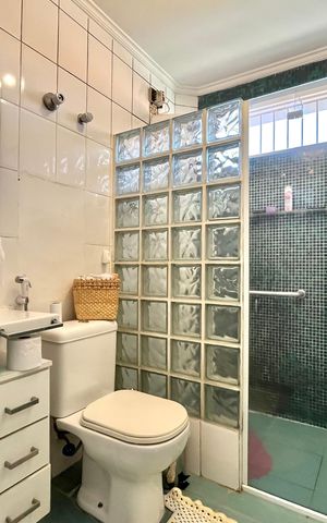 Casa à venda com 134m², 3 quartos e 3 vagas Casa à venda com 134m², 3 quartos e 3 vagasBanheiro