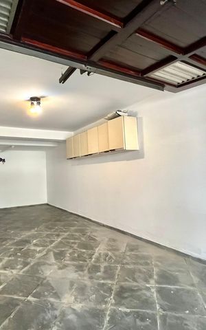 Casa à venda com 134m², 3 quartos e 3 vagas Casa à venda com 134m², 3 quartos e 3 vagasGaragem