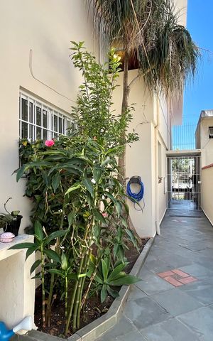 Casa à venda com 134m², 3 quartos e 3 vagas Casa à venda com 134m², 3 quartos e 3 vagasÁrea externa