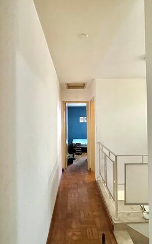Casa à venda com 134m², 3 quartos e 3 vagas Casa à venda com 134m², 3 quartos e 3 vagasCorredor